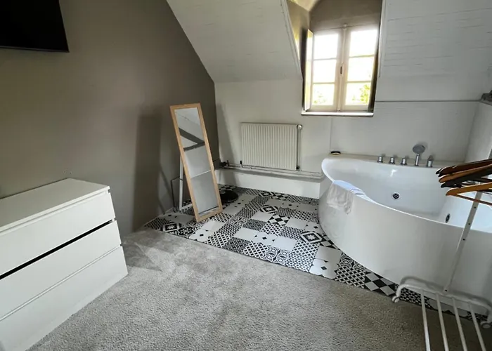 Maison Avec Cheminee Ancienne - Proche Cabourg *